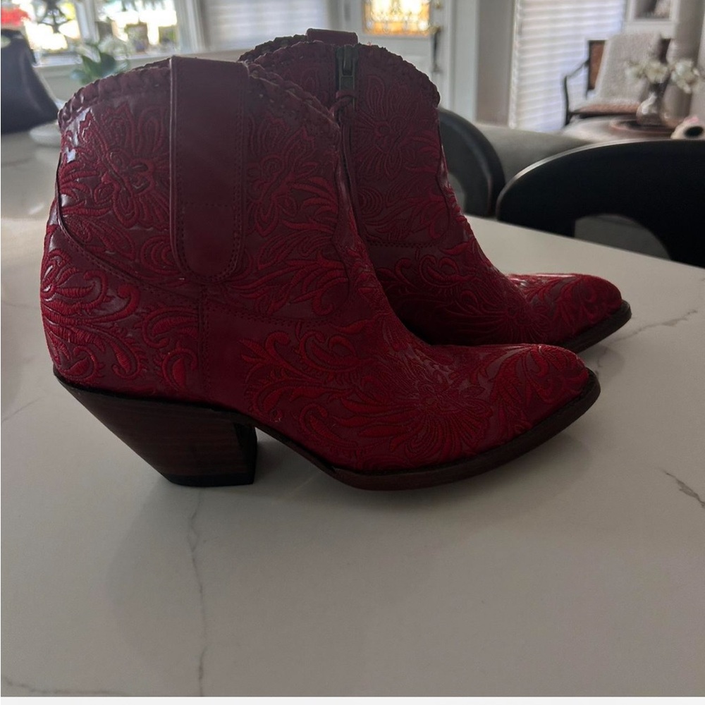 Red leather embroidered western cowgirl boots!! - Picture 3 of 6